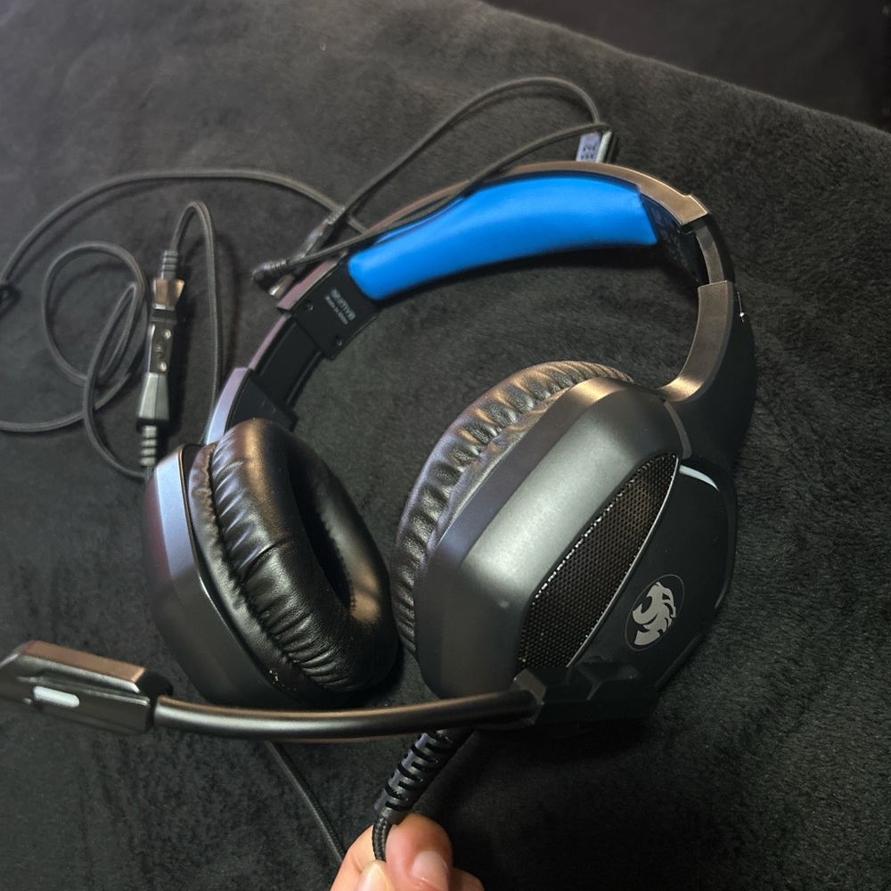 Black Gaming Headset with USB and Audio Jack